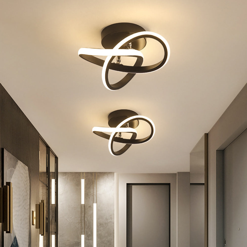 Moderne LED-Deckenleuchte mit verschlungenen Leuchtringen