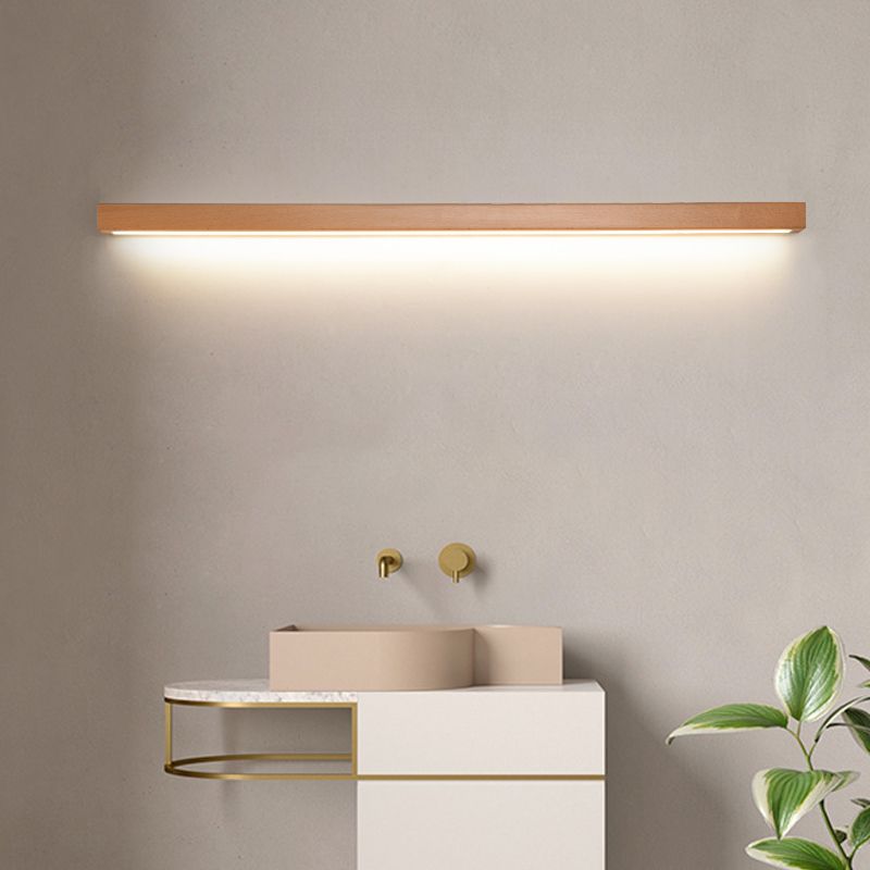 Lineare braune Wandleuchte mit Holzdekor und integrierter Lichtleiste