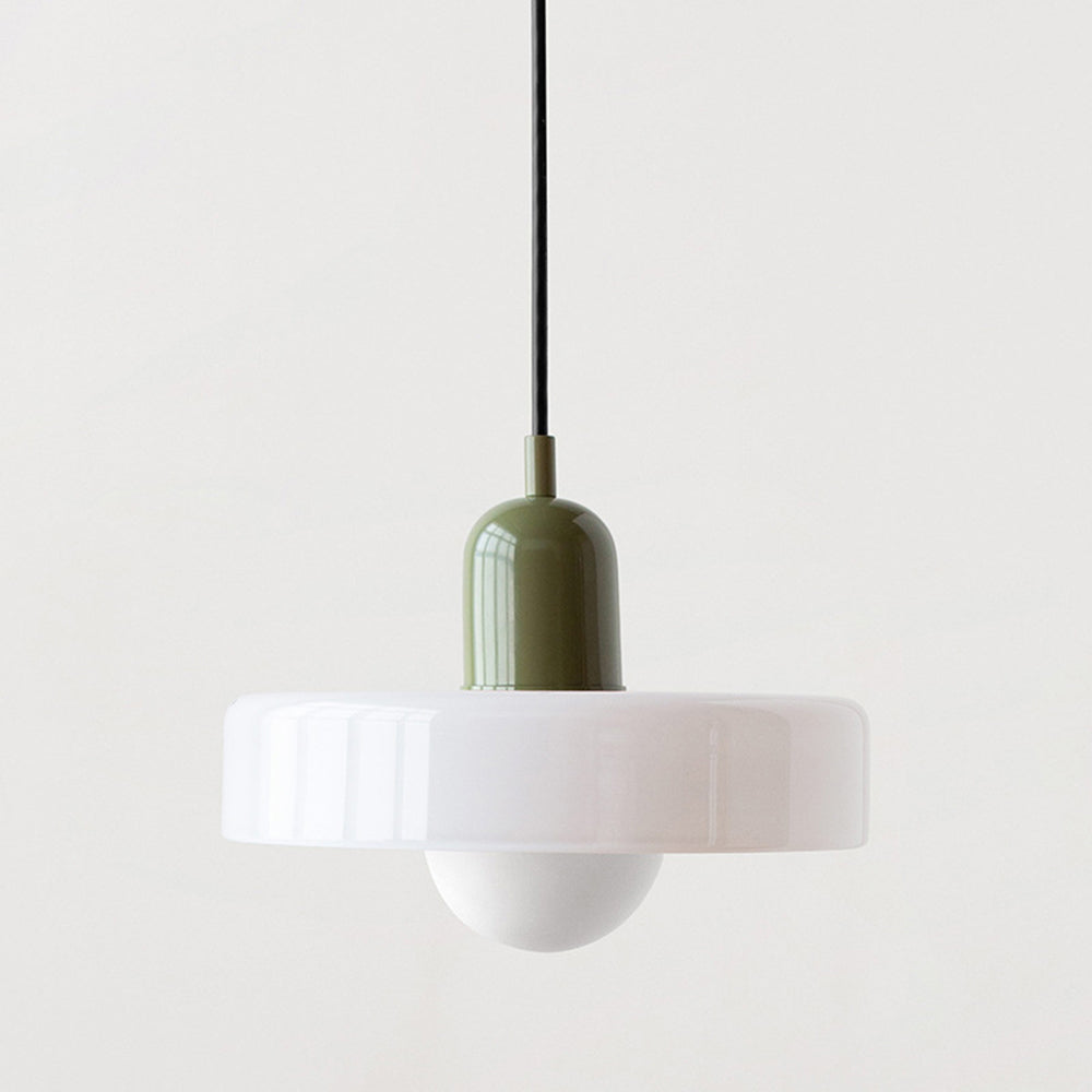 Höhenverstellbare Deckenlampe mit weißem Glasschirm, schwarzem Kabel und farbigem Leuchtenelement