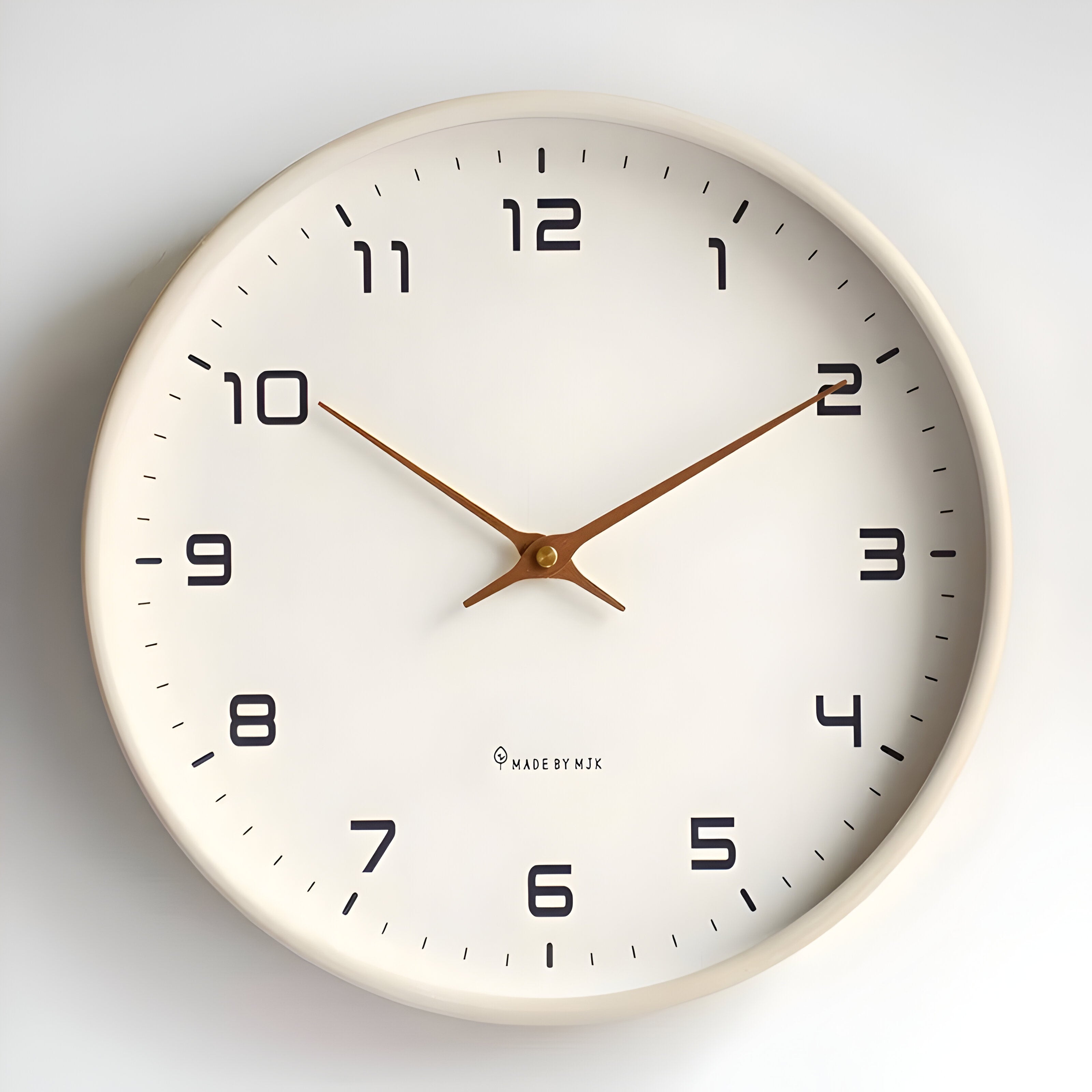 Chronis™ - Minimalistisch Gestaltete Runde Analoge Wanduhr