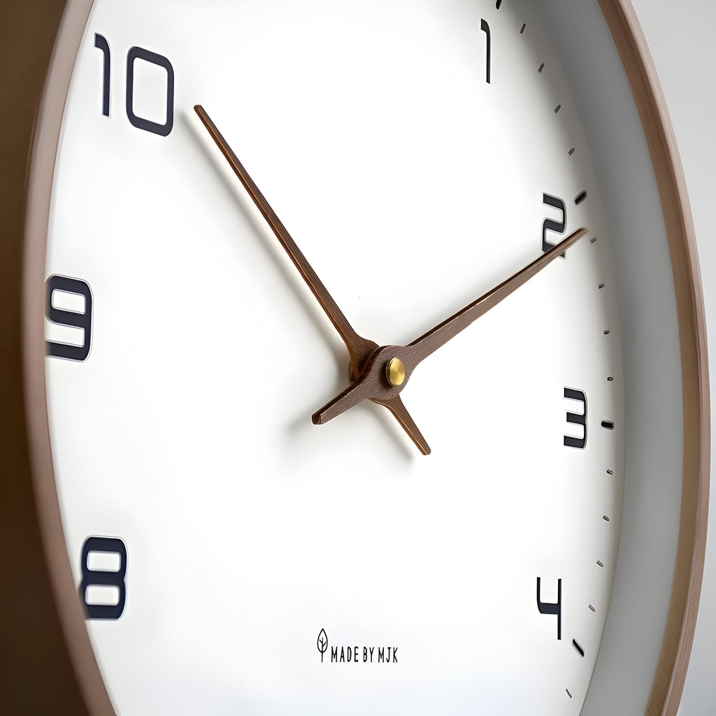 Chronis™ - Minimalistisch Gestaltete Runde Analoge Wanduhr