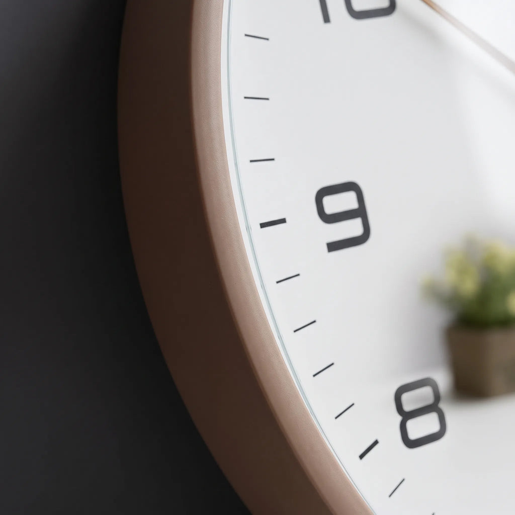 Chronis - Minimalistisch Gestaltete Runde Analoge Wanduhr
