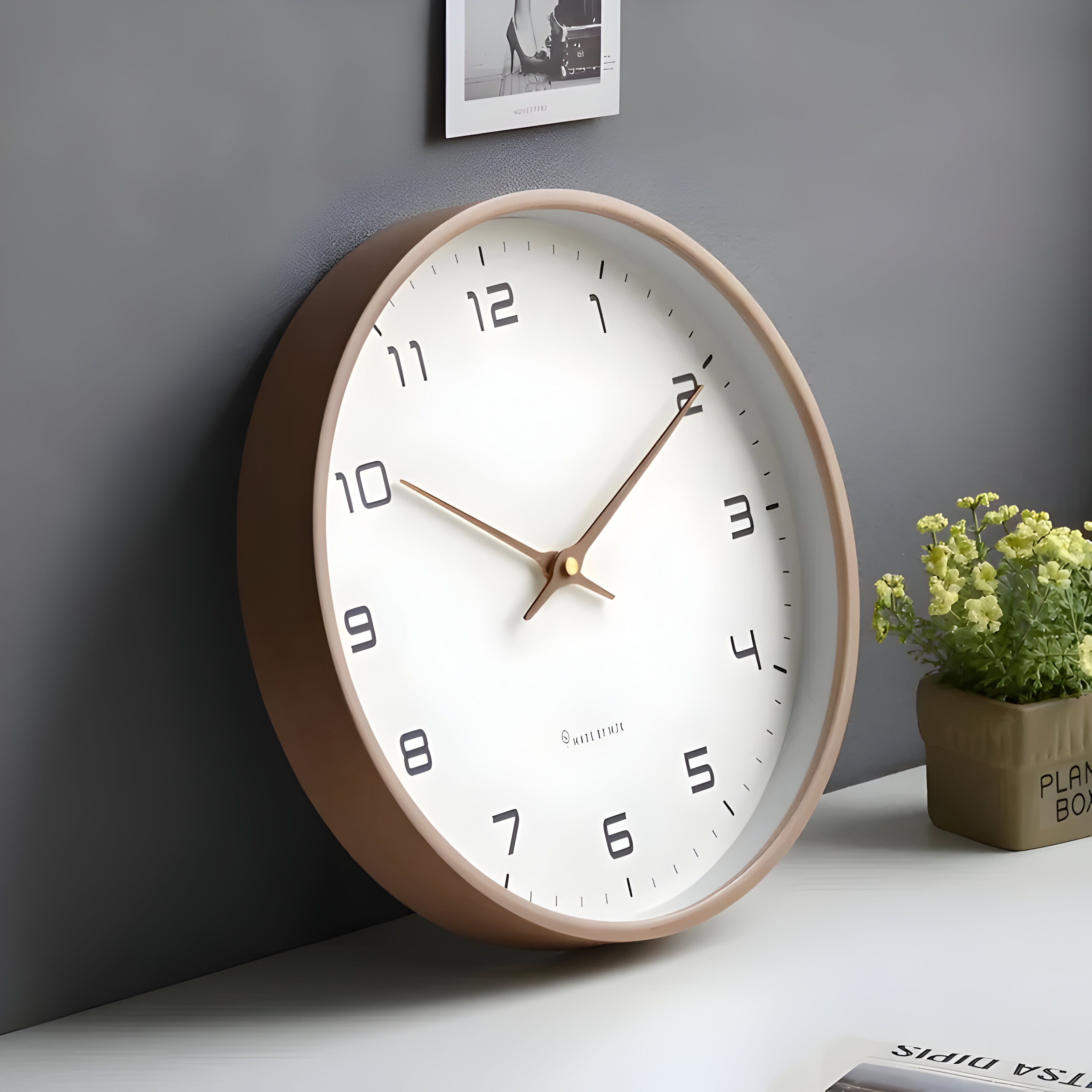 Chronis™ - Minimalistisch Gestaltete Runde Analoge Wanduhr