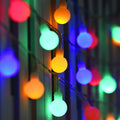 Wasserdichte LED-Lichterkette mit kugelförmigen Leuchten in verschiedenen Lichtfarben