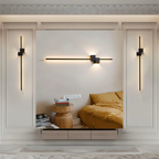 Lineare LED-Wandleuchte mit warmweißem Licht und Lichtabgabe nach oben und unten