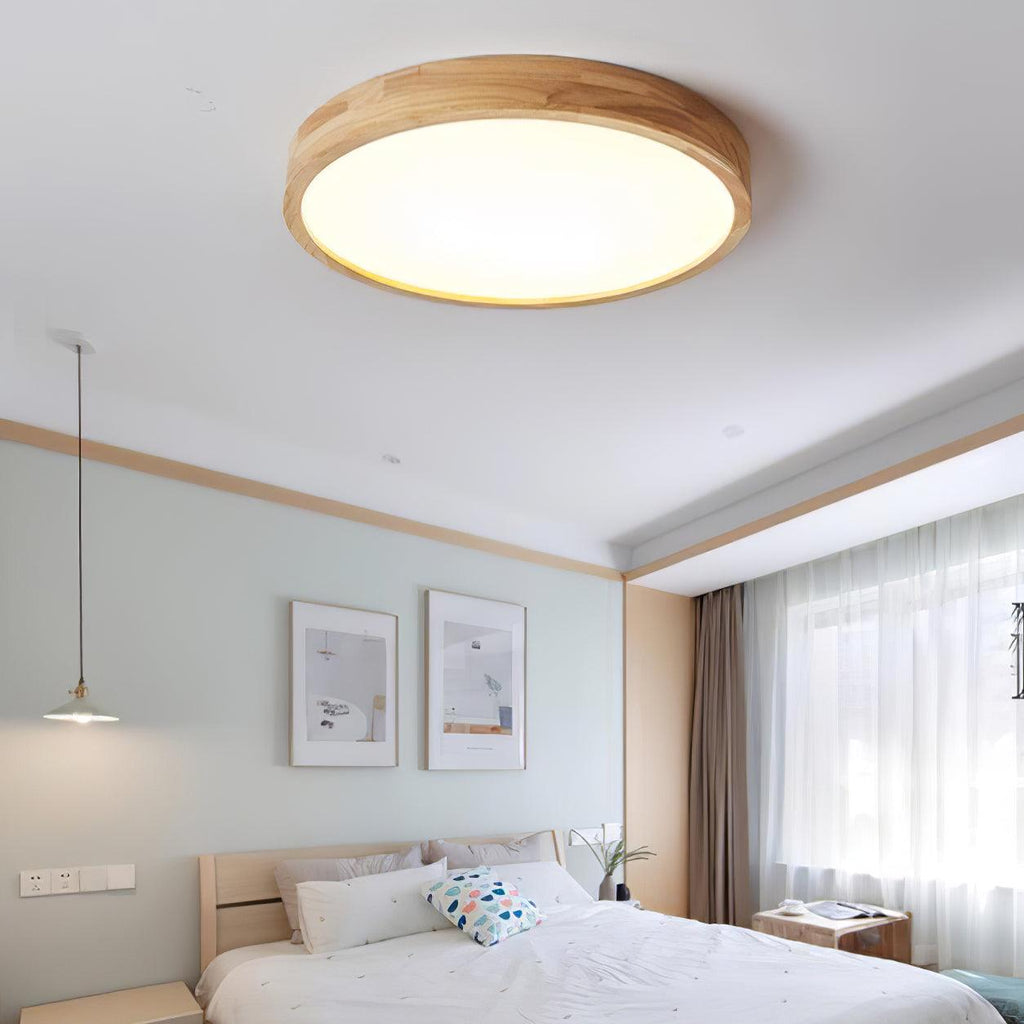 Runde LED-Deckenleuchte mit braunem Holzdekor und weißer Lichtfläche