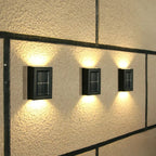 Schwarze Solar-LED-Wandleuchte mit warmweißem Licht nach oben und unten