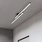 Längliche LED-Deckenleuchte mit schmalen linearen Lichtleisten