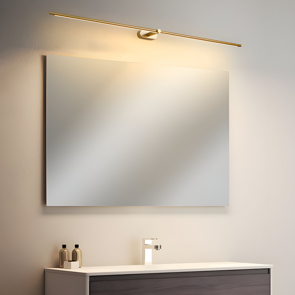 Schmale LED-Wandleuchte mit langer Lichtleiste und zentraler Wandhalterung